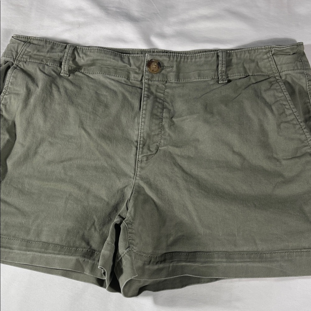 LOFT womens olive green Washed Twill Short 4" flat front chino shorts - size 14